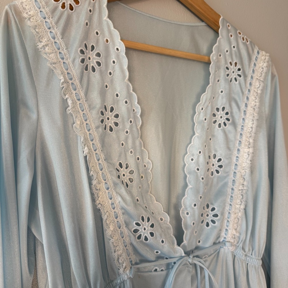 Vintage SEARS Powder Blue Peignoir Long Robe 36 Medium Eyelet Lace Trim Cottage - Picture 3 of 10
